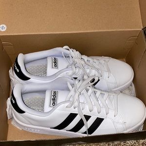 Adidas Grand Court size 9